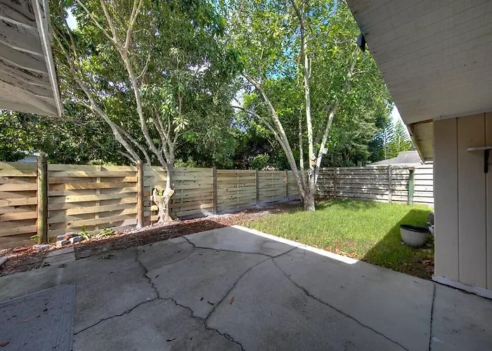 Charming Old Florida Home 15 Mins From Beaches